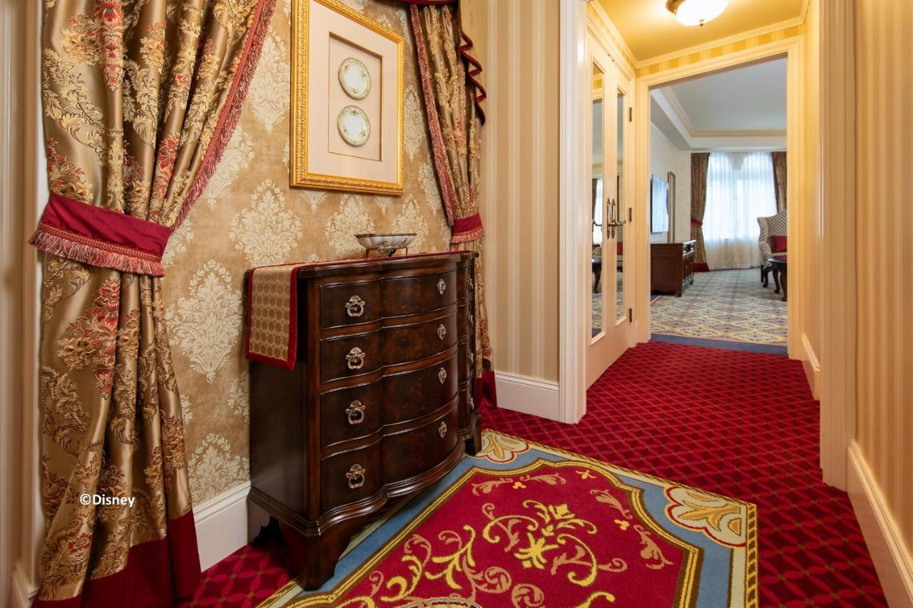 Hong Kong Disneyland Hotel Tsuen Wan  Exterior photo A suite at the St. Regis New York