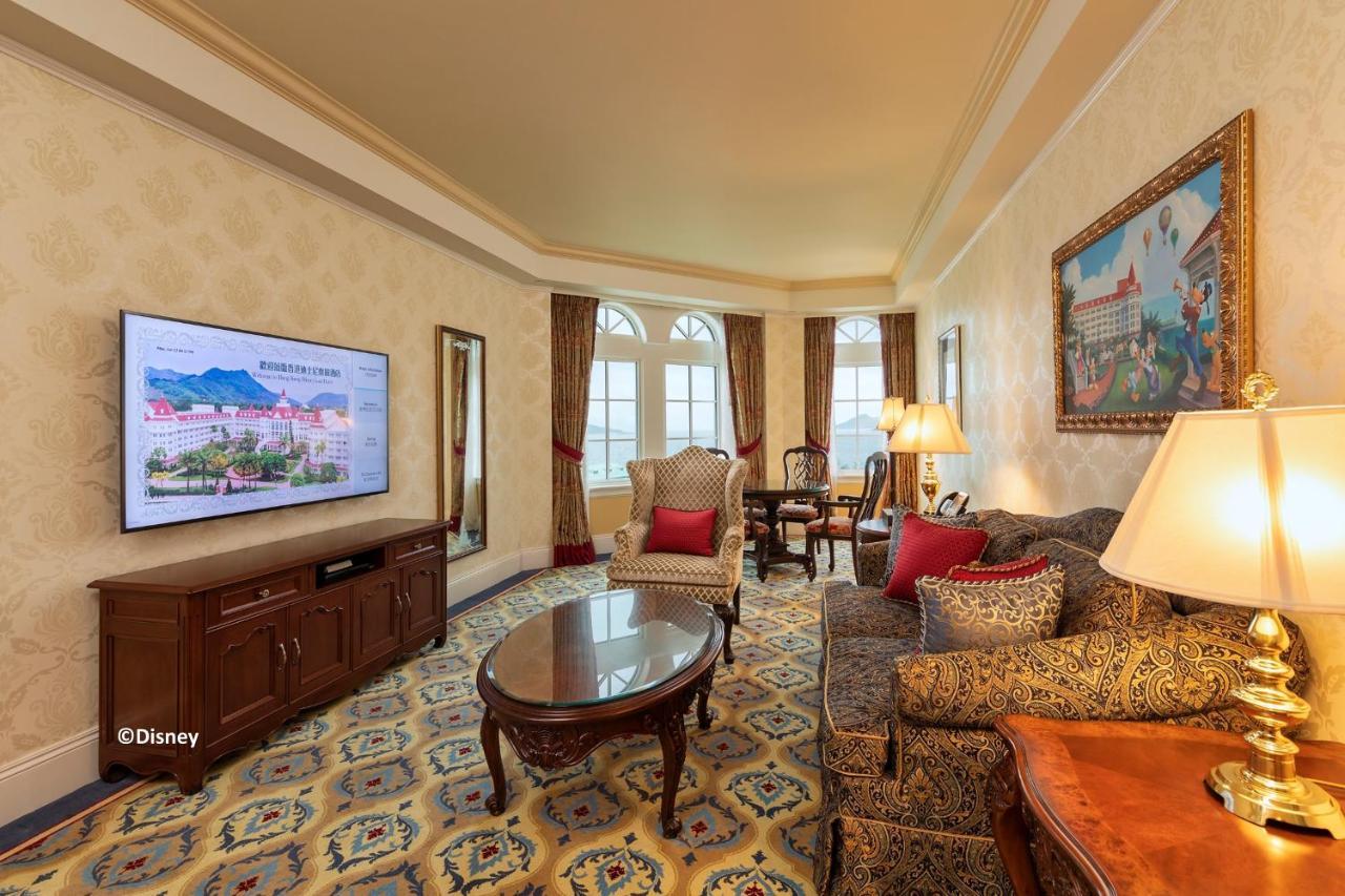 Hong Kong Disneyland Hotel Tsuen Wan  Exterior photo Living room
