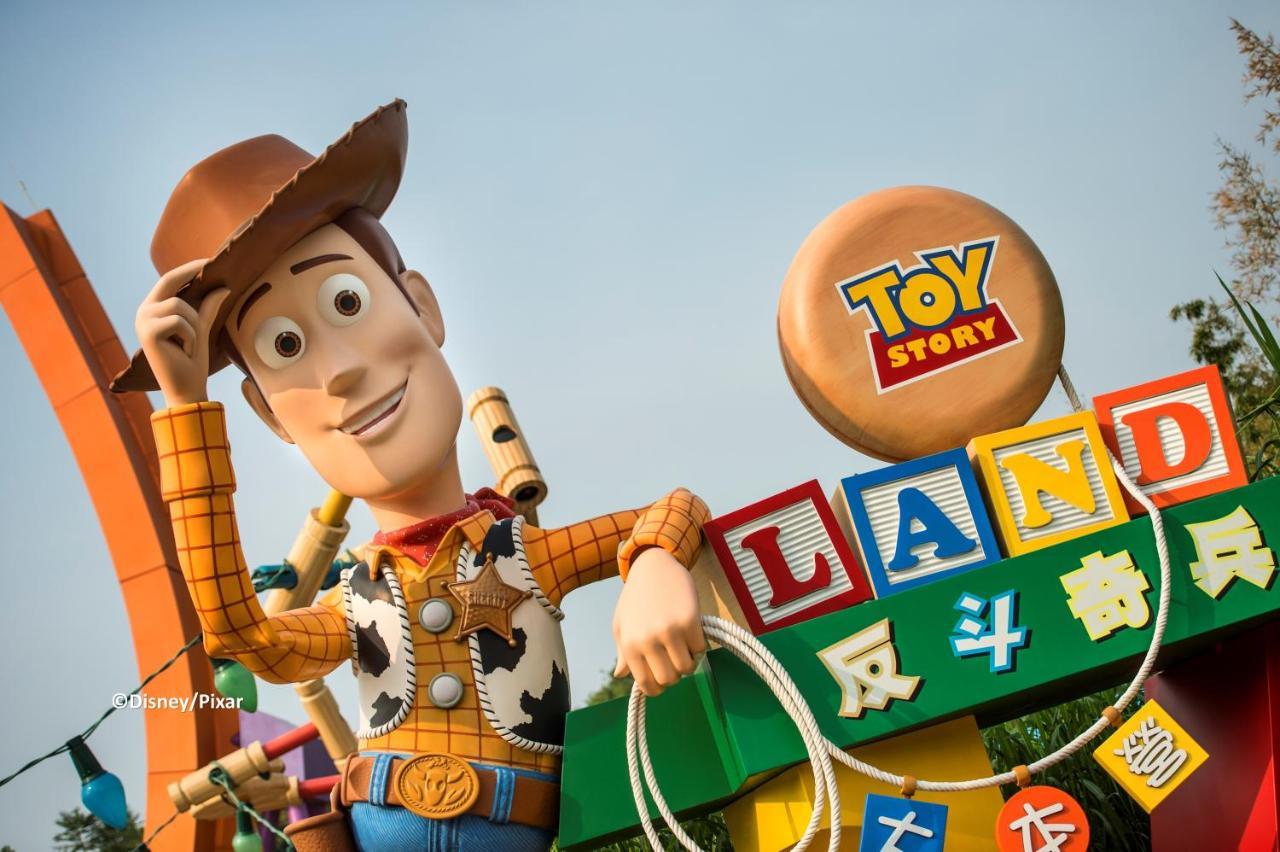 Hong Kong Disneyland Hotel Tsuen Wan  Exterior photo Woody at Disney's Hollywood Studios