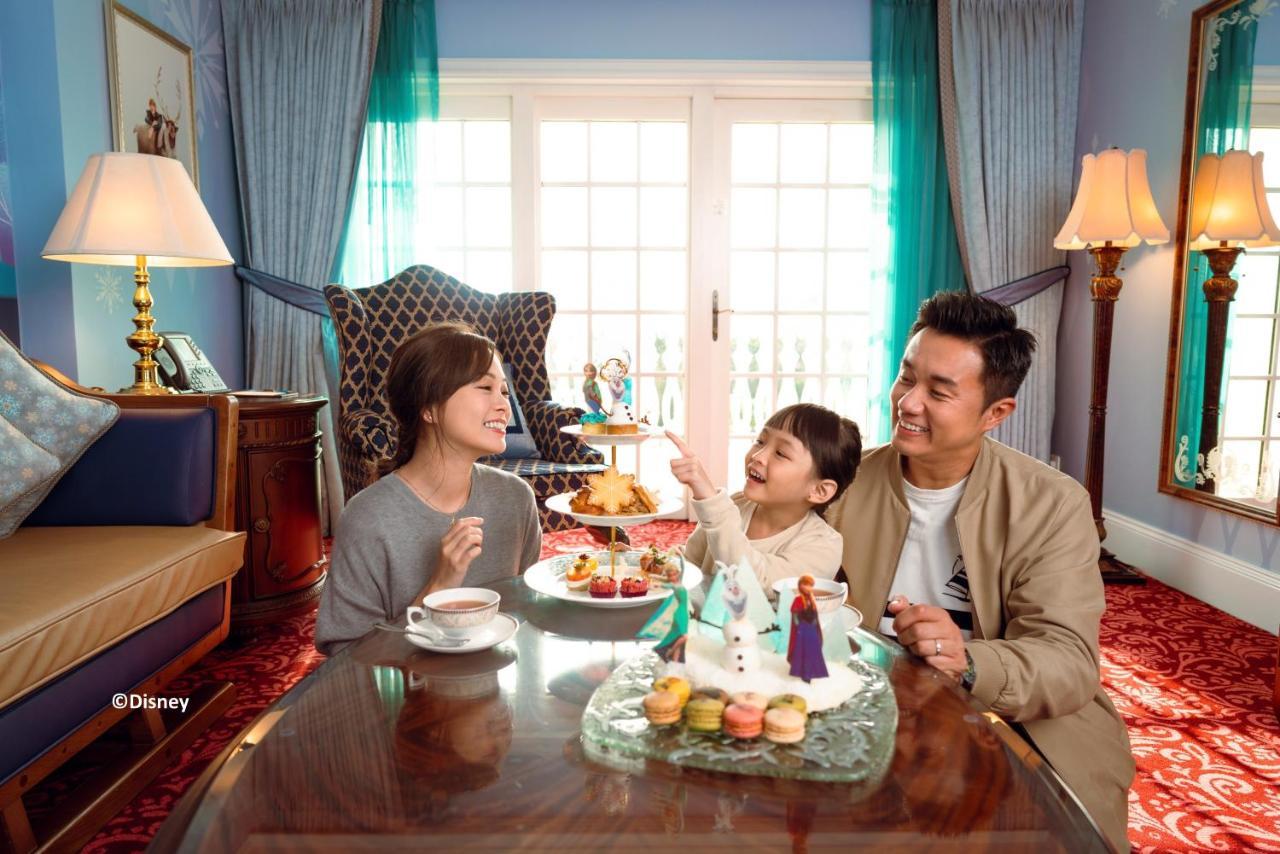 Hong Kong Disneyland Hotel Tsuen Wan  Exterior photo Family at the E&O 8