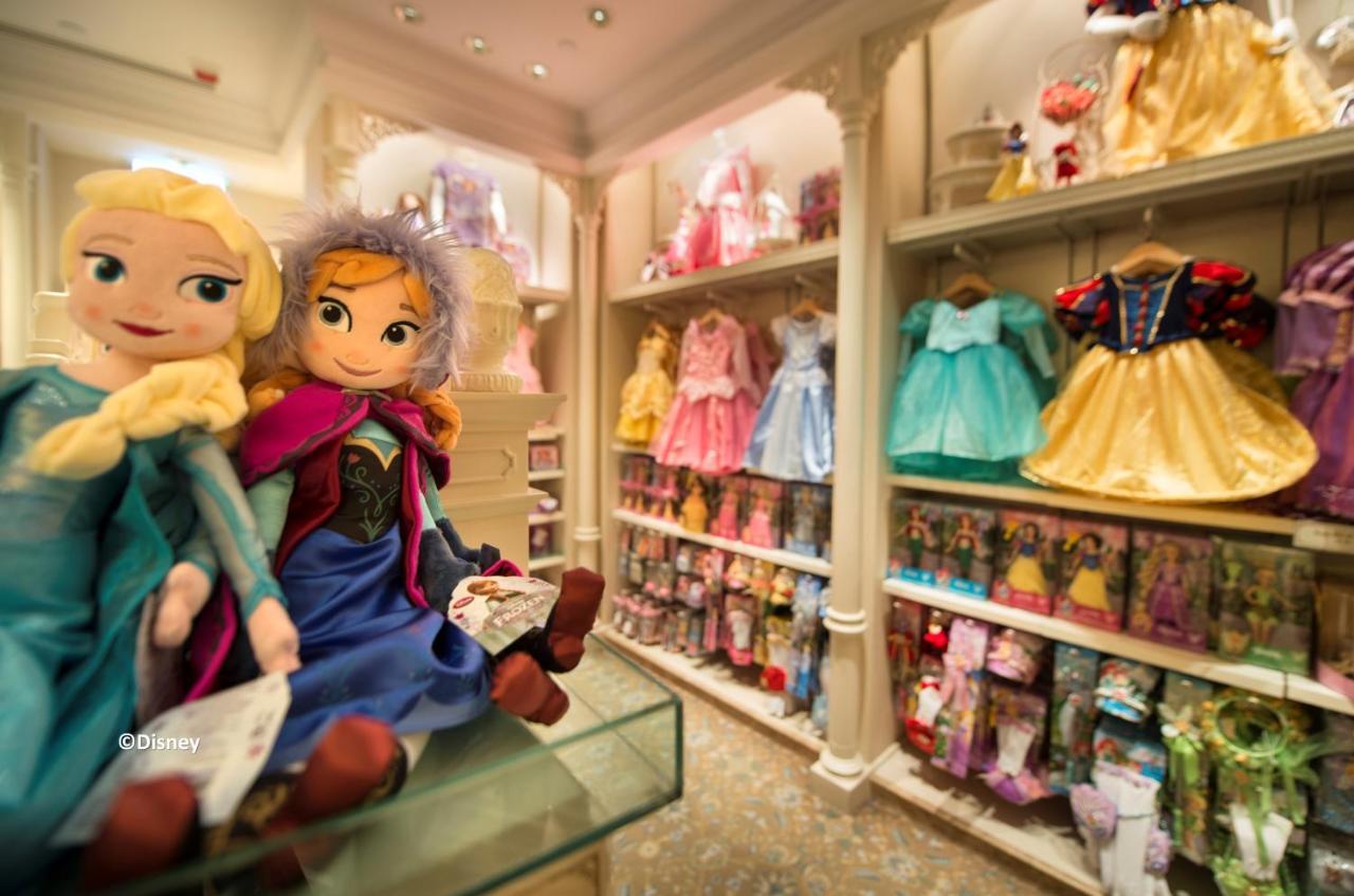 Hong Kong Disneyland Hotel Tsuen Wan  Exterior photo Anna and Elsa merchandise at Tokyo Disneyland