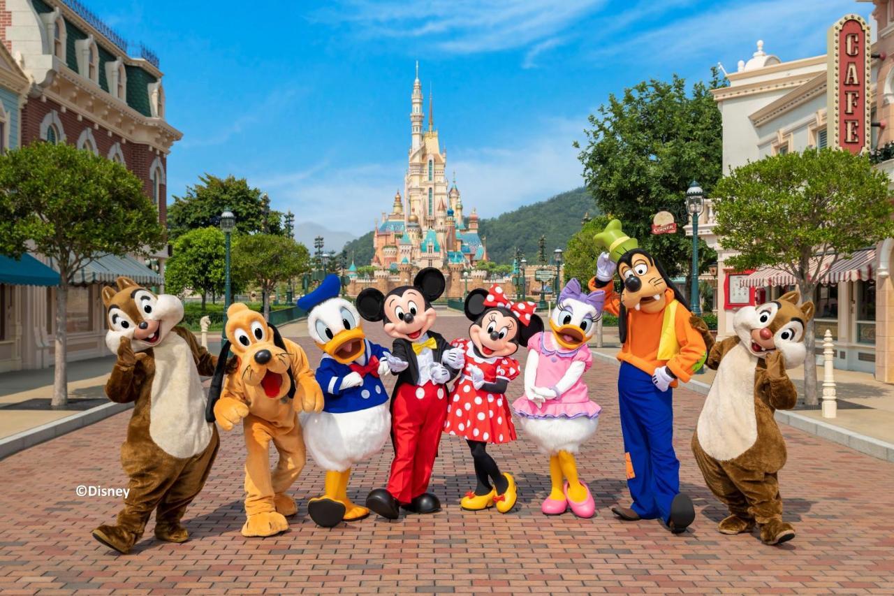 Hong Kong Disneyland Hotel Tsuen Wan  Exterior photo Disneyland Paris