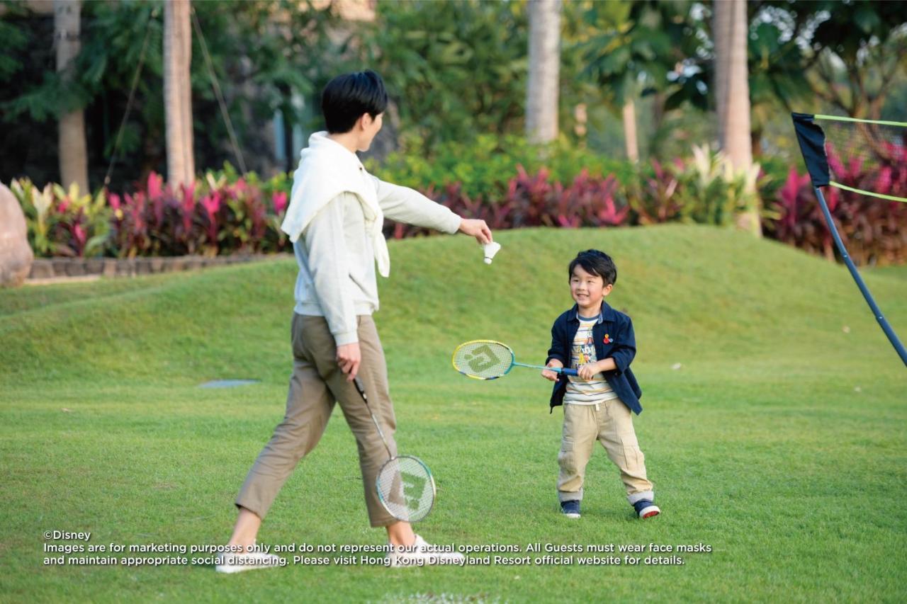 Hong Kong Disneyland Hotel Tsuen Wan  Exterior photo Lee Byung-hun and his son Lee Jun-ho in 2013