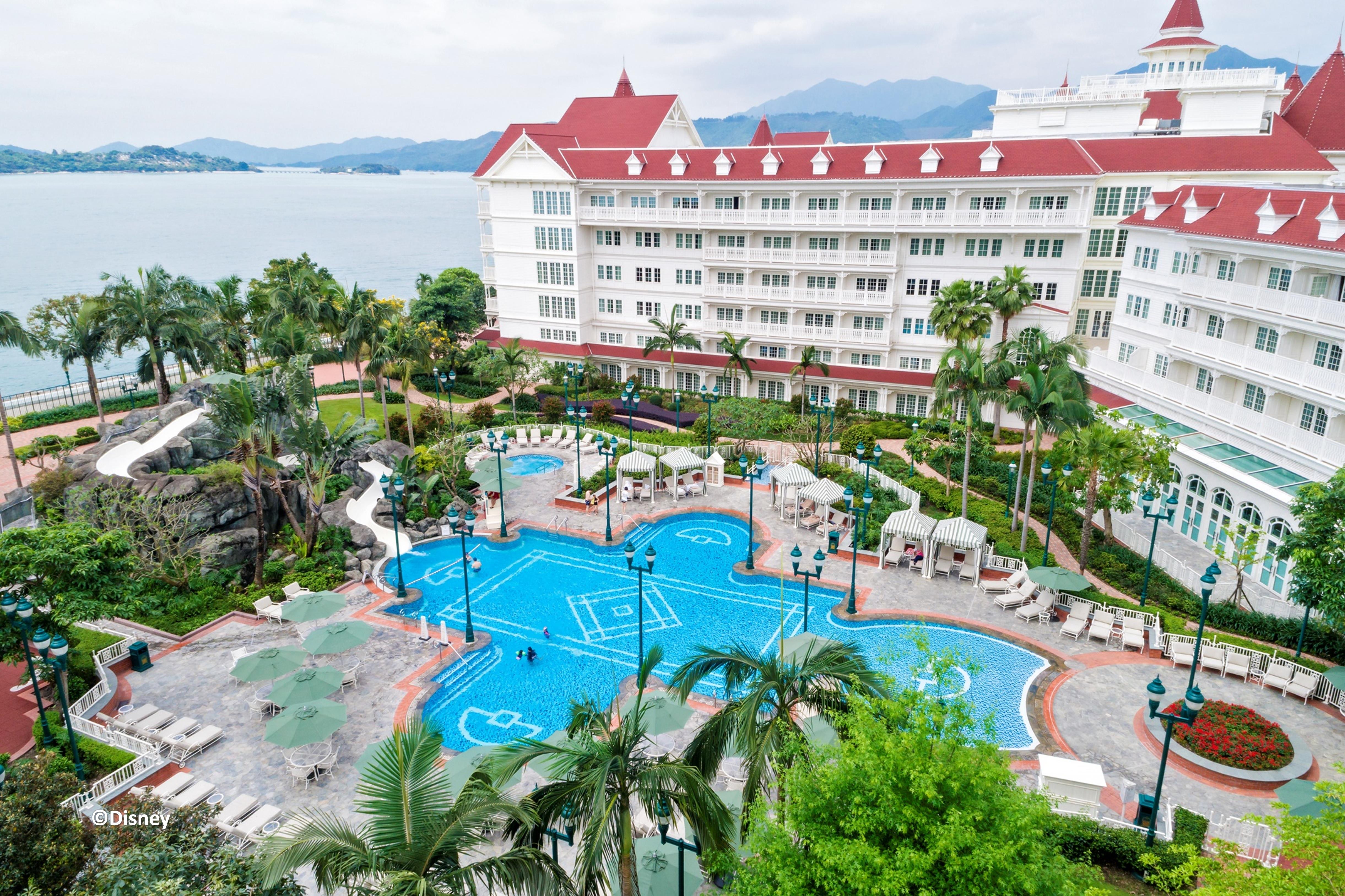 Hong Kong Disneyland Hotel Tsuen Wan  Exterior photo The hotel's swimming pool