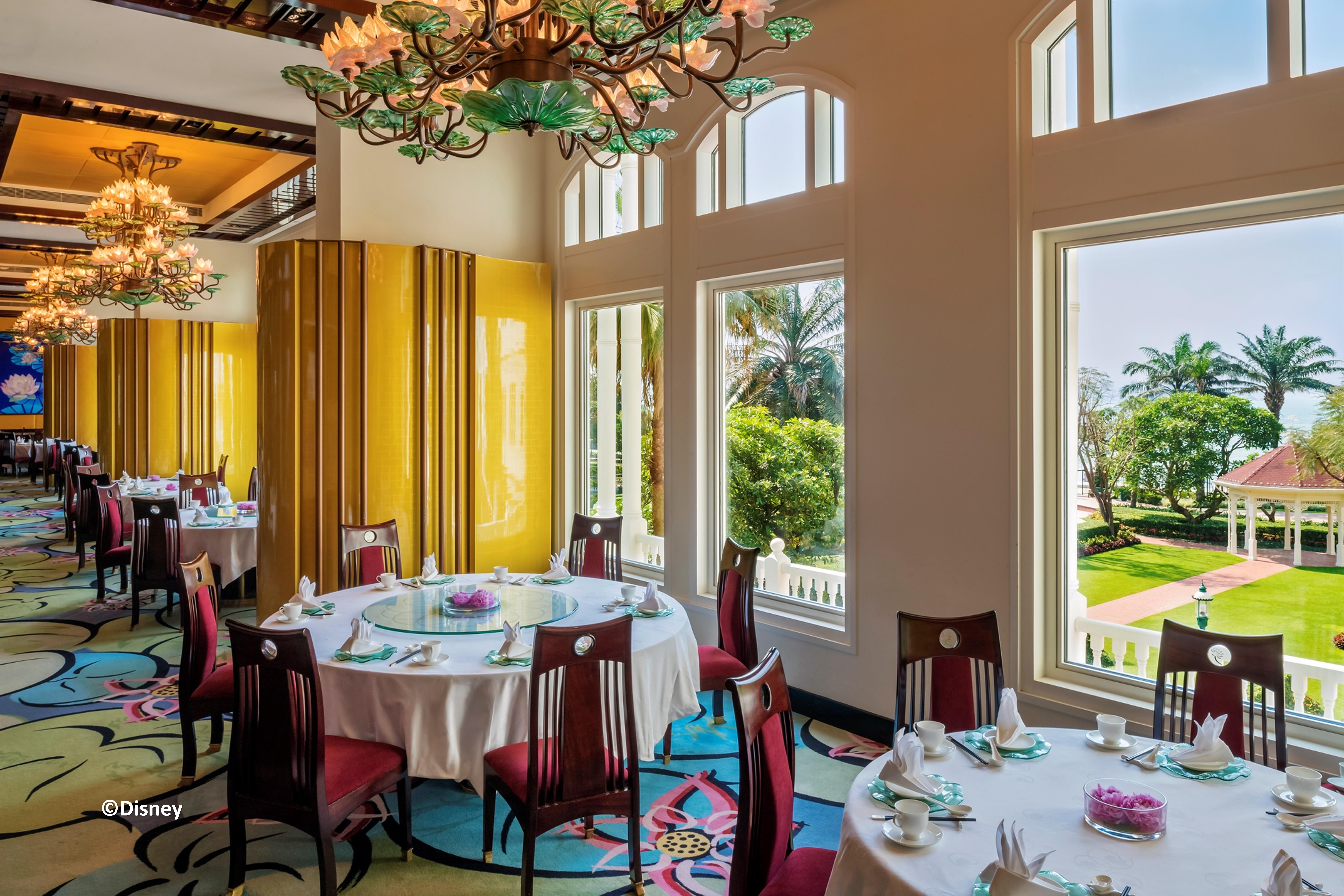 Hong Kong Disneyland Hotel Tsuen Wan  Exterior photo The interior of the restaurant