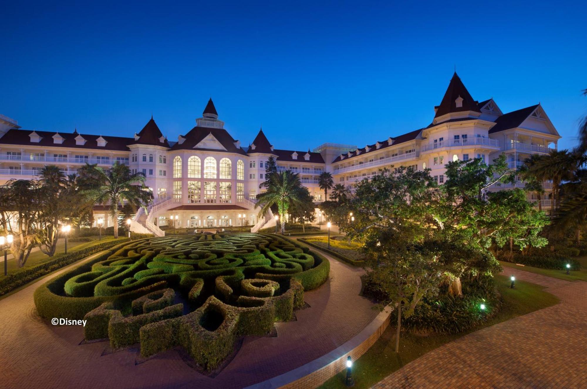 Hong Kong Disneyland Hotel Tsuen Wan  Exterior photo Disneyland Hotel