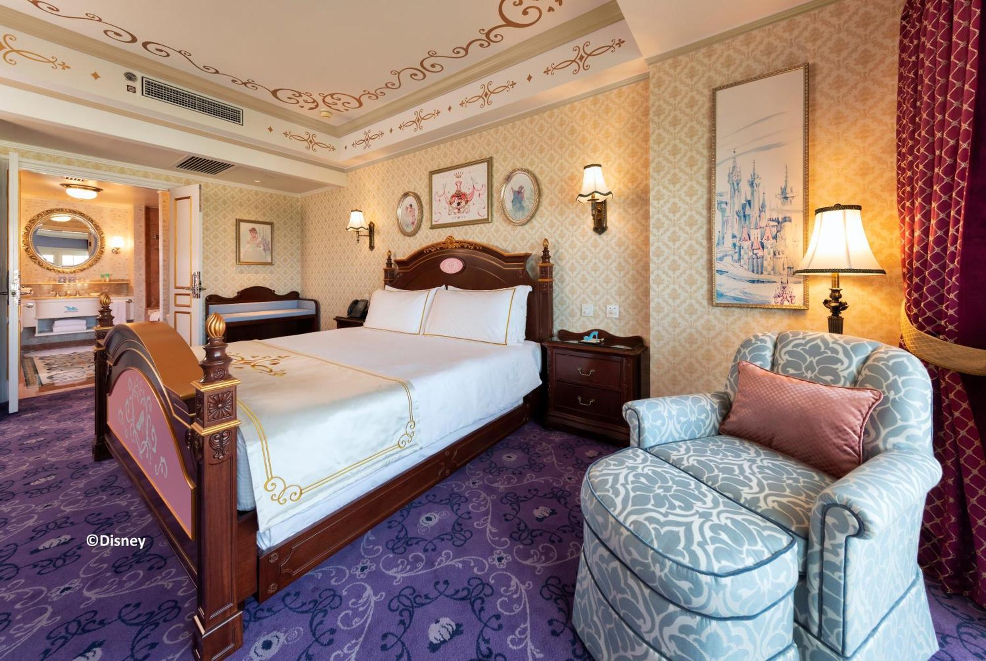 Hong Kong Disneyland Hotel Tsuen Wan  Room photo A bedroom at the Disney Resort