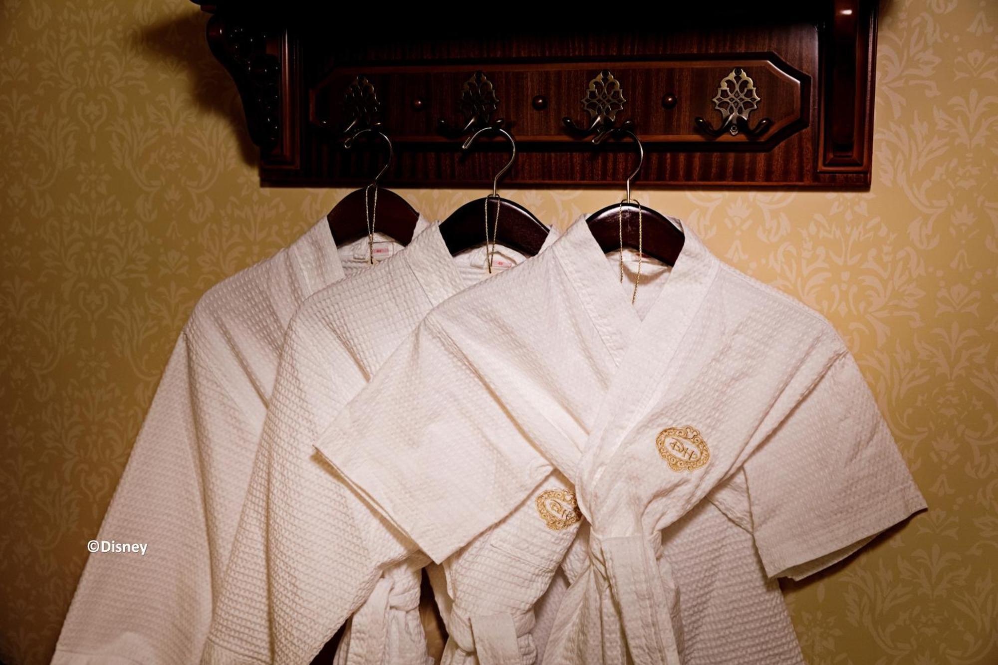 Hong Kong Disneyland Hotel Tsuen Wan  Room photo A bathrobe