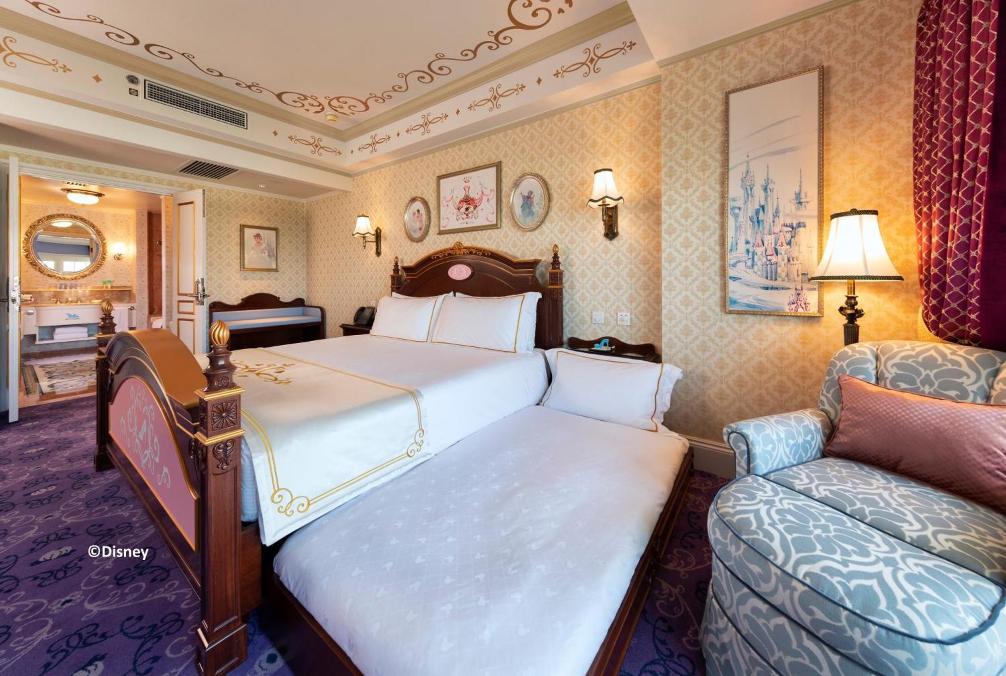 Hong Kong Disneyland Hotel Tsuen Wan  Room photo A guest room at the Mira Hong Kong