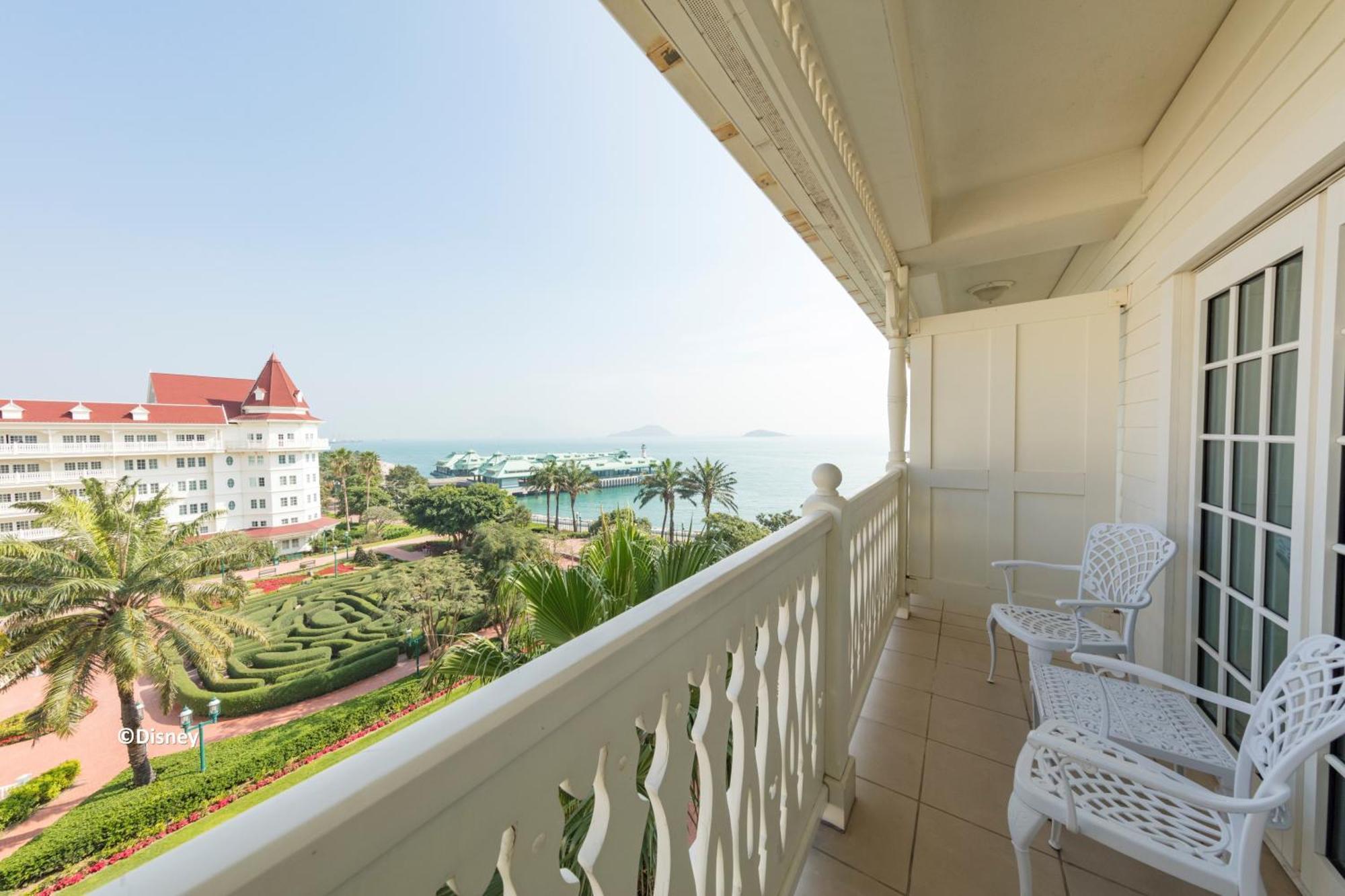 Hong Kong Disneyland Hotel Tsuen Wan  Room photo Balcony of a hotel room