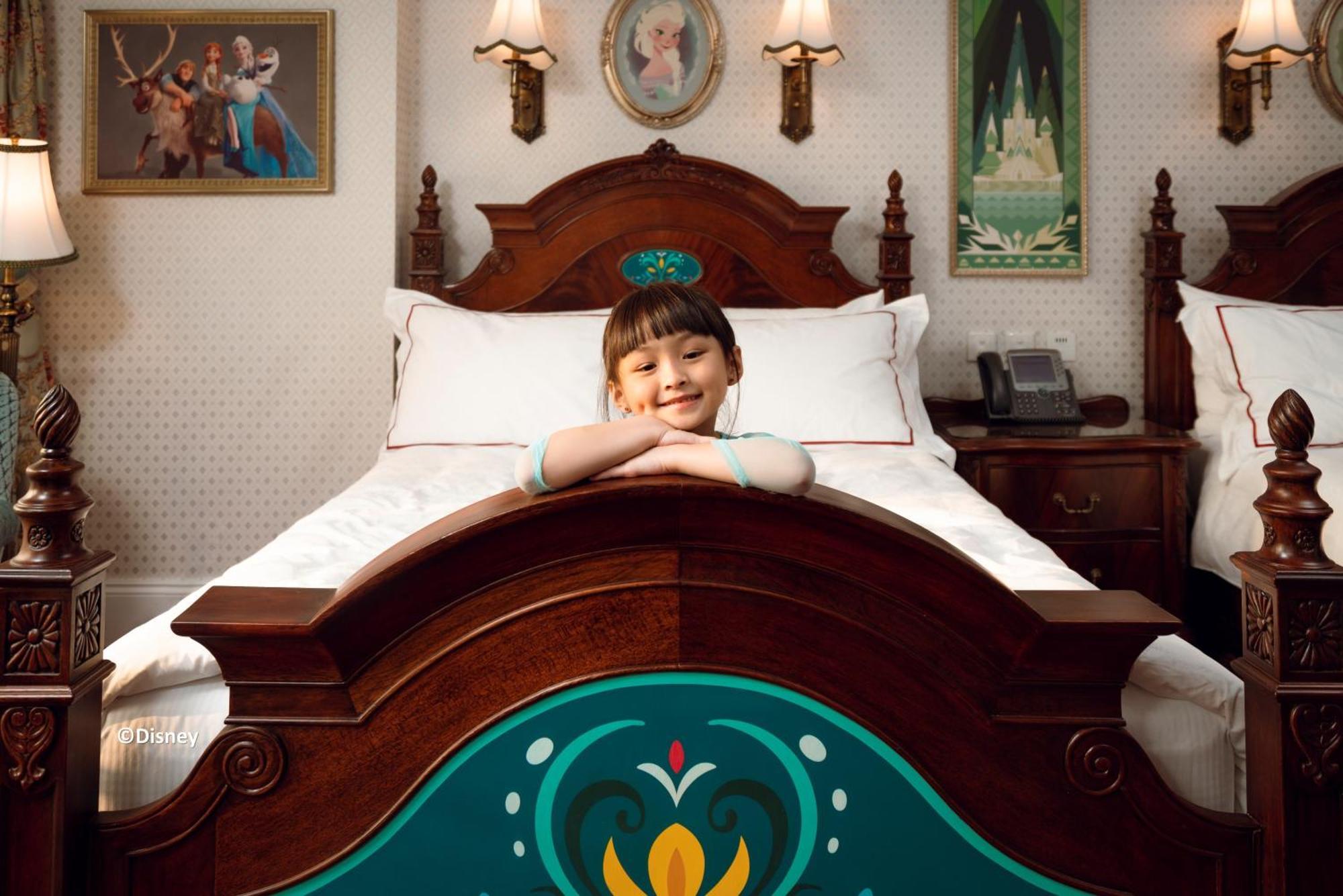 Hong Kong Disneyland Hotel Tsuen Wan  Room photo A guest in a room at the Disneyland Hotel