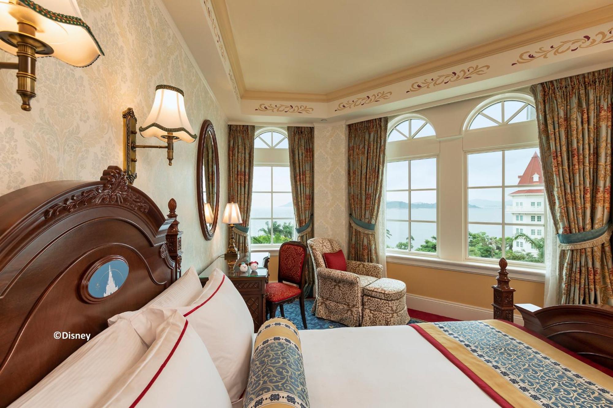 Hong Kong Disneyland Hotel Tsuen Wan  Room photo A bedroom at the resort